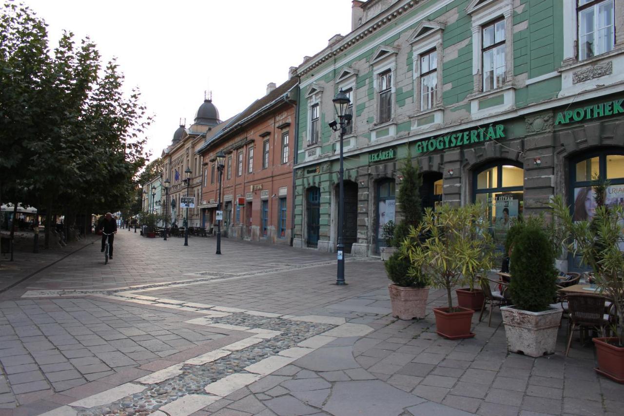 Esztergom Central エクステリア 写真